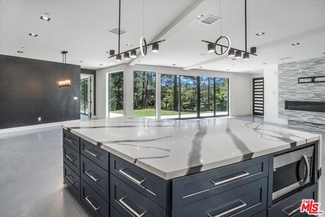 1021 Teakwood Drive, Lake Arrowhead, CA 92352