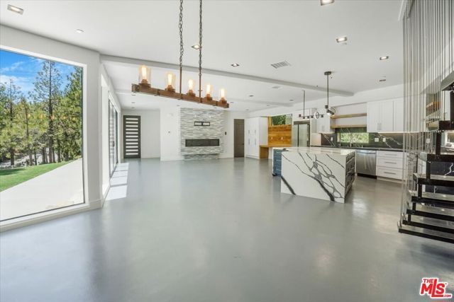 1021 Teakwood Drive, Lake Arrowhead, CA 92352