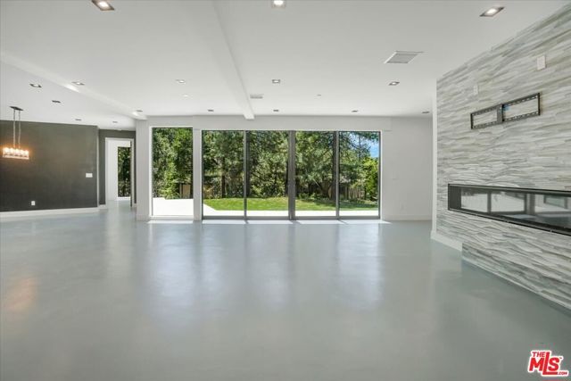 1021 Teakwood Drive, Lake Arrowhead, CA 92352