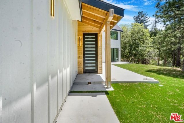 1021 Teakwood Drive, Lake Arrowhead, CA 92352