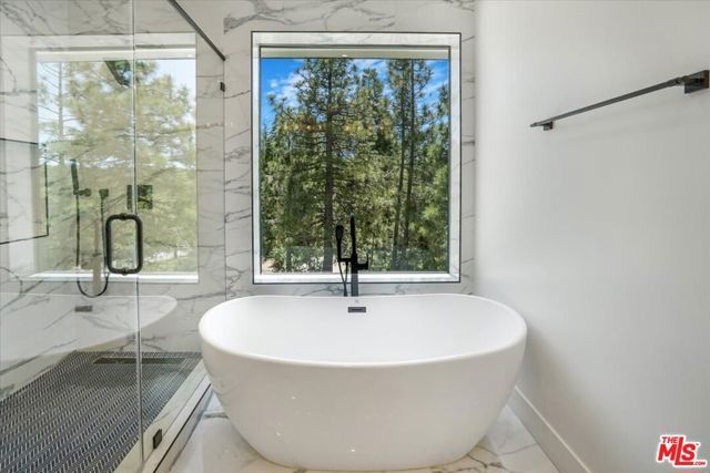 1021 Teakwood Drive, Lake Arrowhead, CA 92352