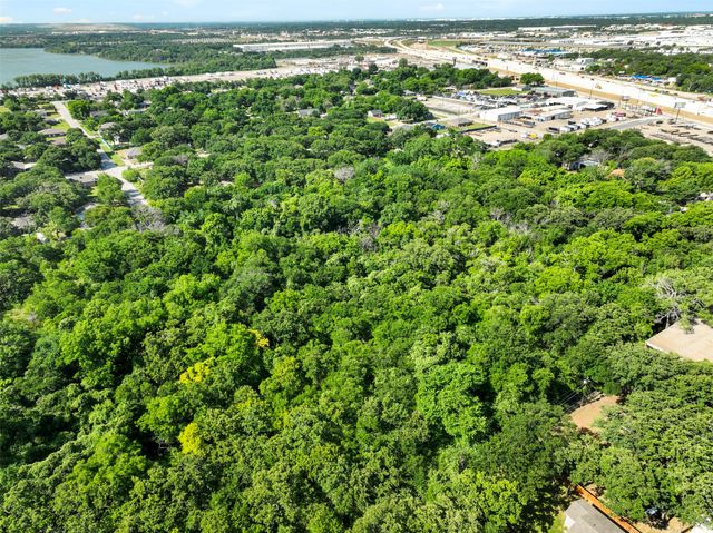 5829 Oakdale Drive, Fort Worth, TX 76119