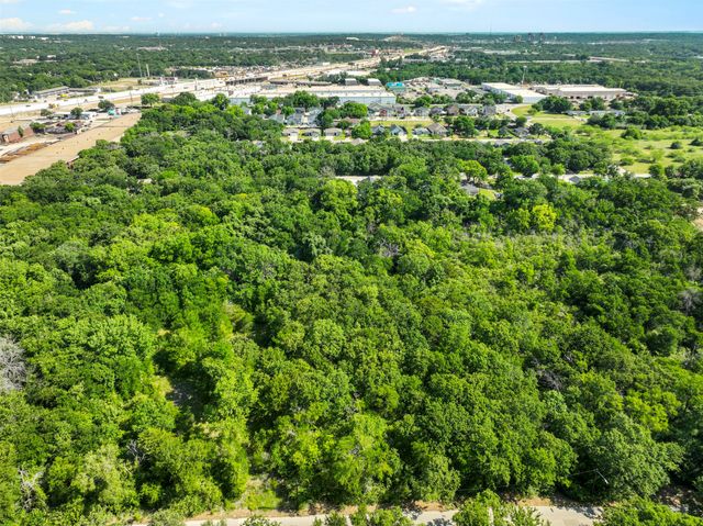 5829 Oakdale Drive, Fort Worth, TX 76119