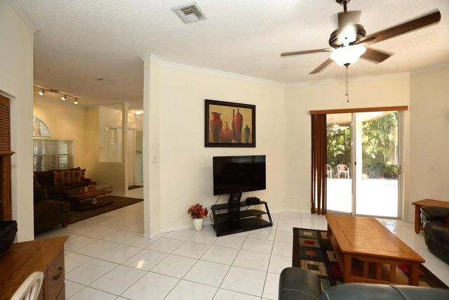 5330 SW 199th Avenue, Pembroke Pines, FL 33332