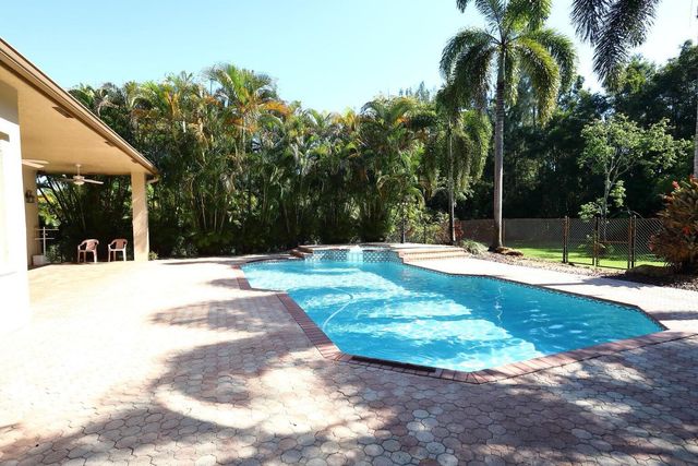 5330 SW 199th Avenue, Pembroke Pines, FL 33332