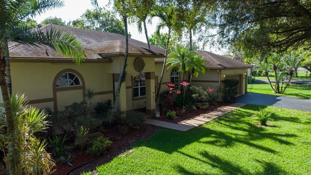 5330 SW 199th Avenue, Pembroke Pines, FL 33332