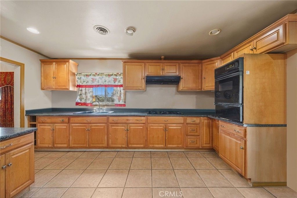 12135 Cornish Avenue, Lynwood, CA 90262 — photo 3