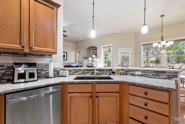 615 W Yosemite Dr, Meridian, ID 83646