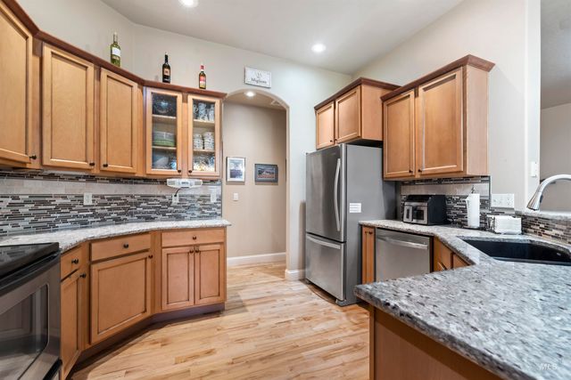 615 W Yosemite Dr, Meridian, ID 83646