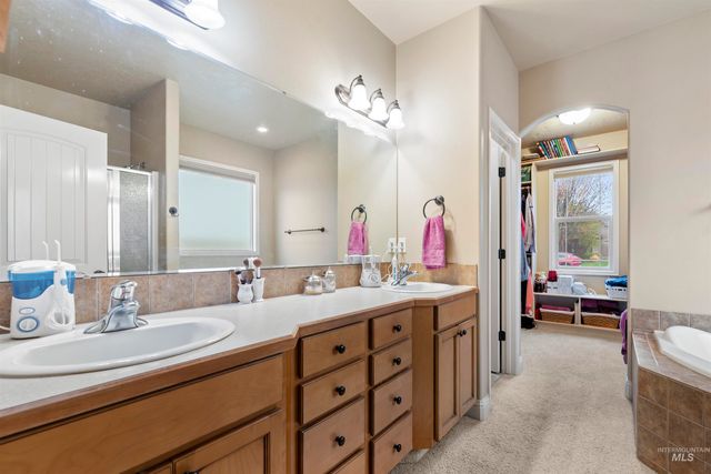 615 W Yosemite Dr, Meridian, ID 83646