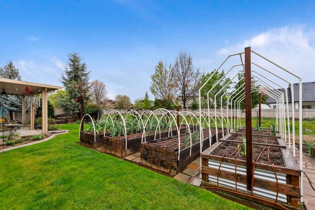 615 W Yosemite Dr, Meridian, ID 83646