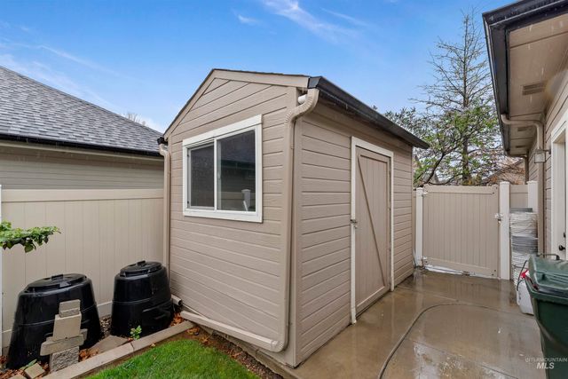 615 W Yosemite Dr, Meridian, ID 83646