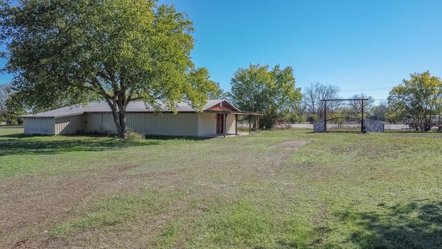 6268 Hwy 27, Center Point, TX 78010
