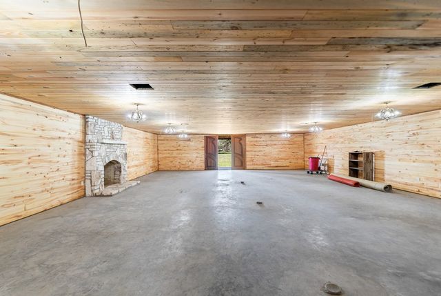 6268 Hwy 27, Center Point, TX 78010