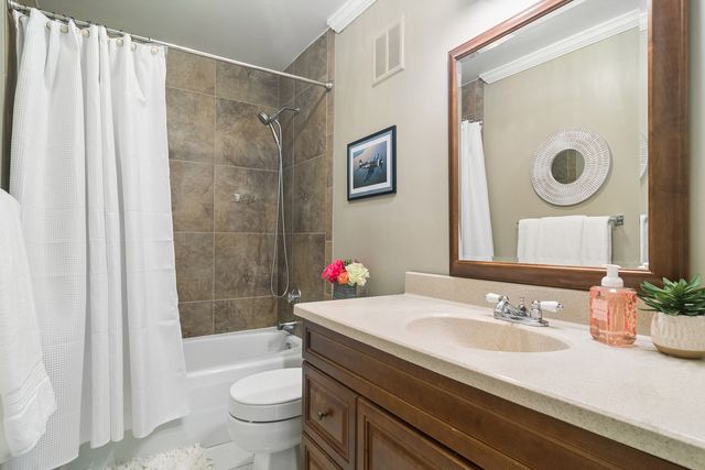 1405 E Central Road 218C, Arlington Heights, IL 60005