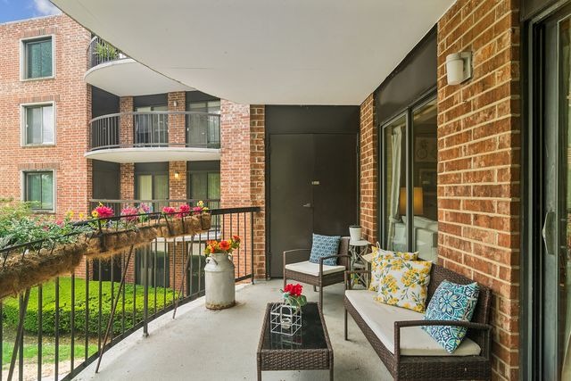 1405 E Central Road 218C, Arlington Heights, IL 60005