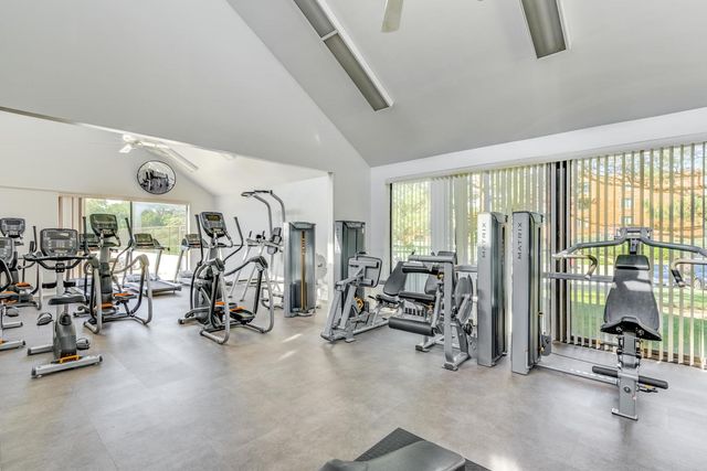 1405 E Central Road 218C, Arlington Heights, IL 60005
