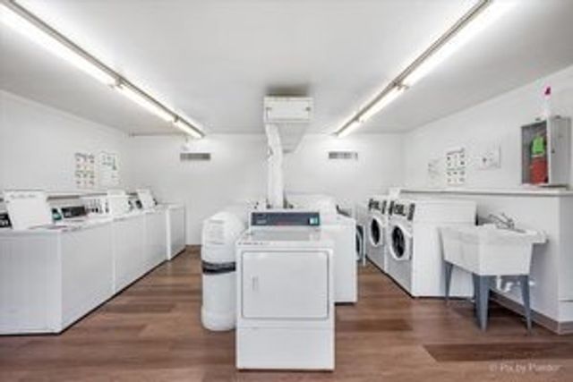 1405 E Central Road 218C, Arlington Heights, IL 60005