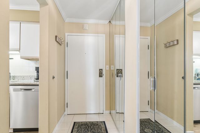 1405 E Central Road 218C, Arlington Heights, IL 60005