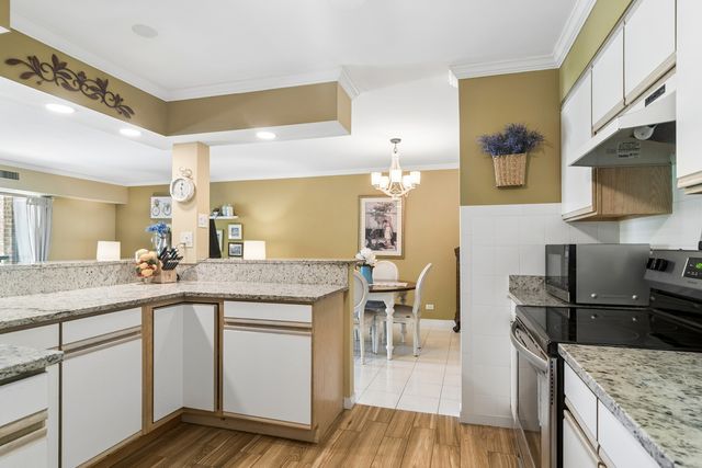 1405 E Central Road 218C, Arlington Heights, IL 60005