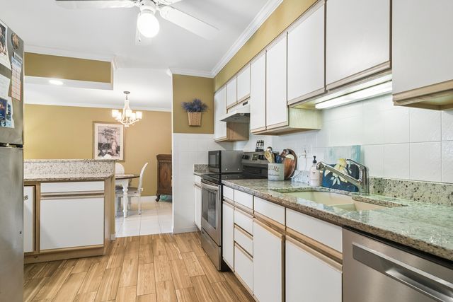 1405 E Central Road 218C, Arlington Heights, IL 60005