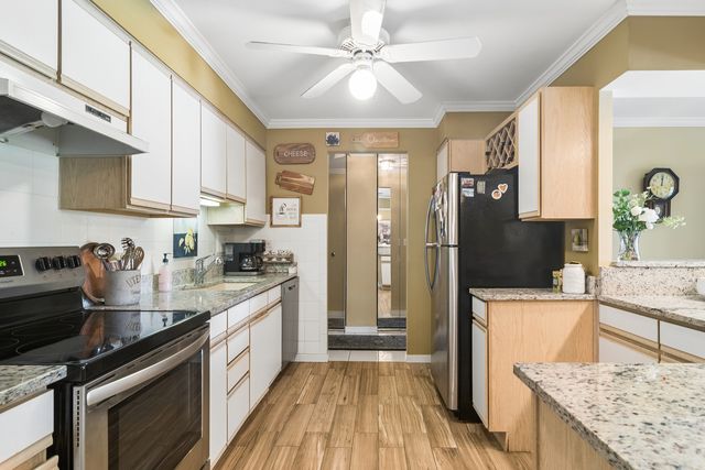 1405 E Central Road 218C, Arlington Heights, IL 60005