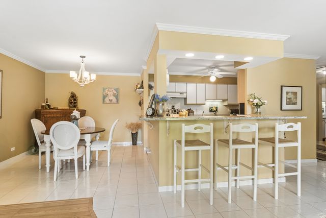 1405 E Central Road 218C, Arlington Heights, IL 60005