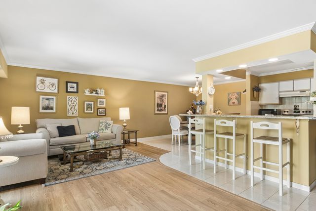 1405 E Central Road 218C, Arlington Heights, IL 60005