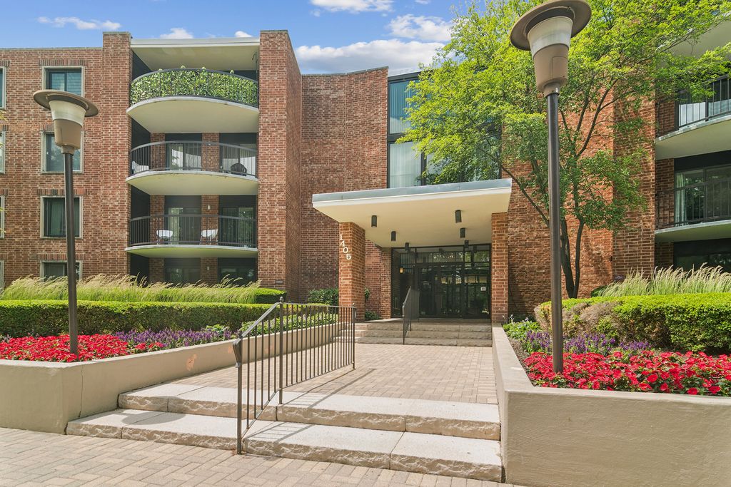 1405 E Central Road 218C, Arlington Heights, IL 60005
