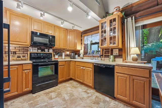 6026 Sundance Drive, Fort Wayne, IN 46825