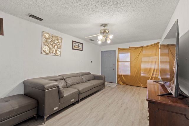 6510 Oak Forest Court, Fort Worth, TX 76112