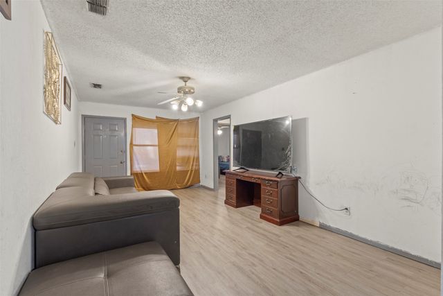 6510 Oak Forest Court, Fort Worth, TX 76112