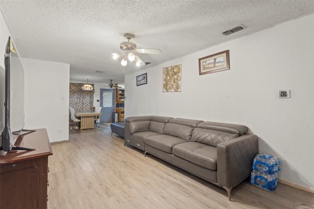 6510 Oak Forest Court, Fort Worth, TX 76112