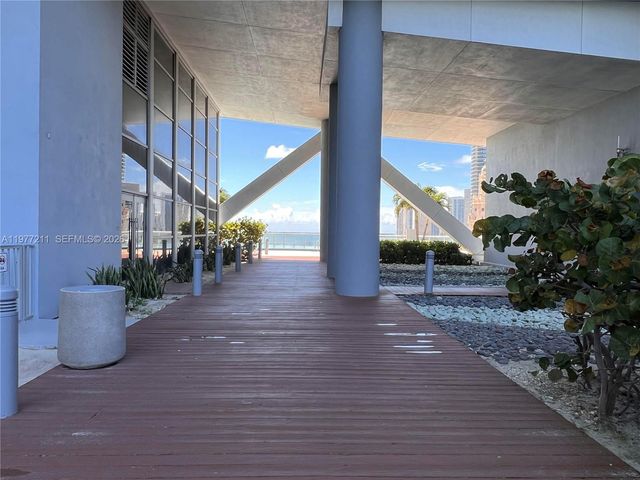 888 Biscayne Blvd 3001, Miami, FL 33132