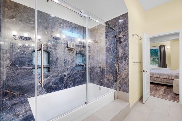 419 Old Orchard Drive, Dickinson, TX 77539