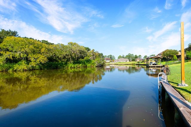 419 Old Orchard Drive, Dickinson, TX 77539