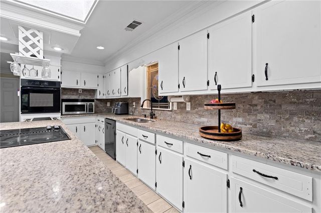 1204 Heritage Hills Circle, Snellville, GA 30078