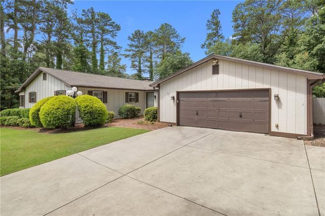 1204 Heritage Hills Circle, Snellville, GA 30078