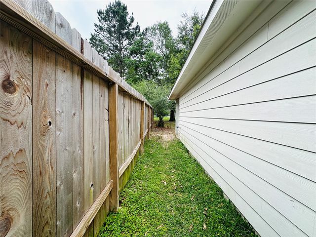 16922 Marie Village Drive, Conroe, TX 77306
