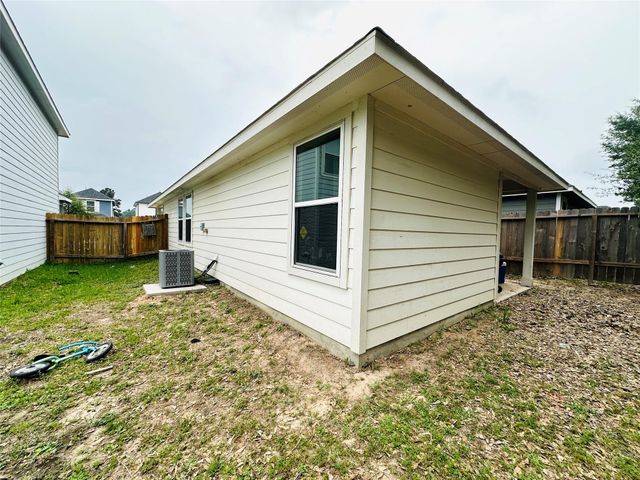 16922 Marie Village Drive, Conroe, TX 77306