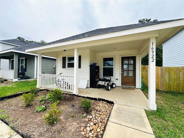 16922 Marie Village Drive, Conroe, TX 77306