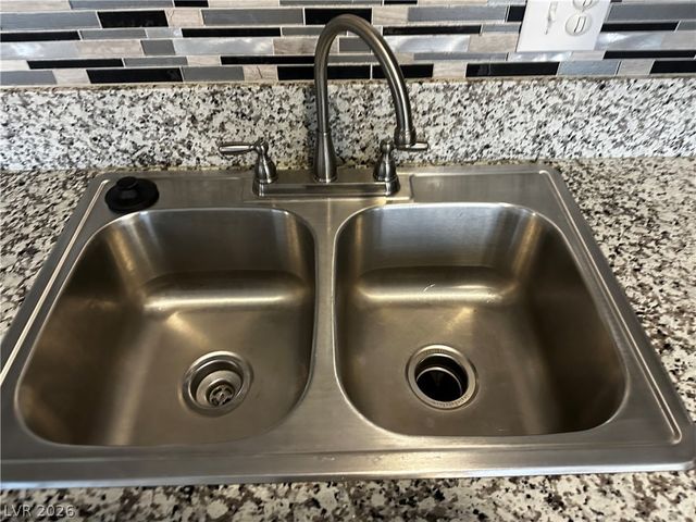 3915 Calle Tereon, Las Vegas, NV 89103