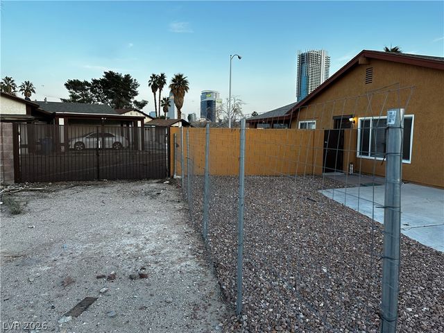 3915 Calle Tereon, Las Vegas, NV 89103