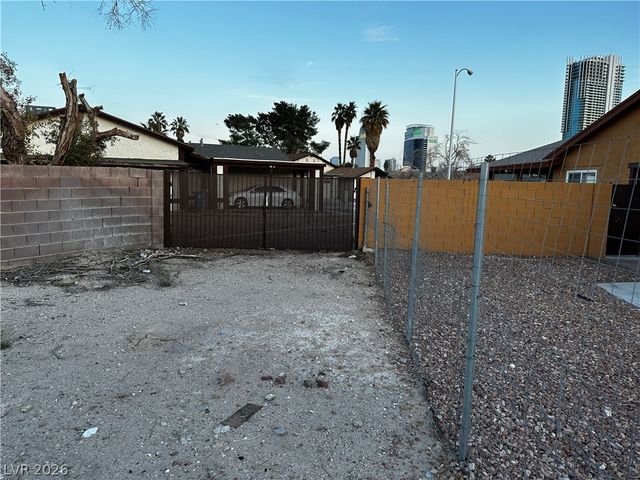 3915 Calle Tereon, Las Vegas, NV 89103