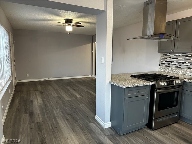 3915 Calle Tereon, Las Vegas, NV 89103