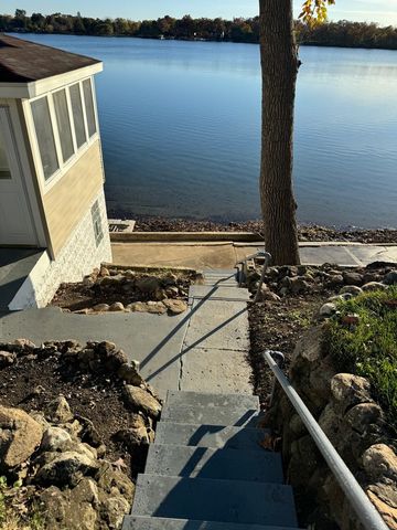 33670 N Lake Shore Drive, Grayslake, IL 60030