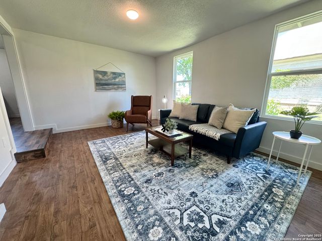 419 W Culberson, Sabinal, TX 78881