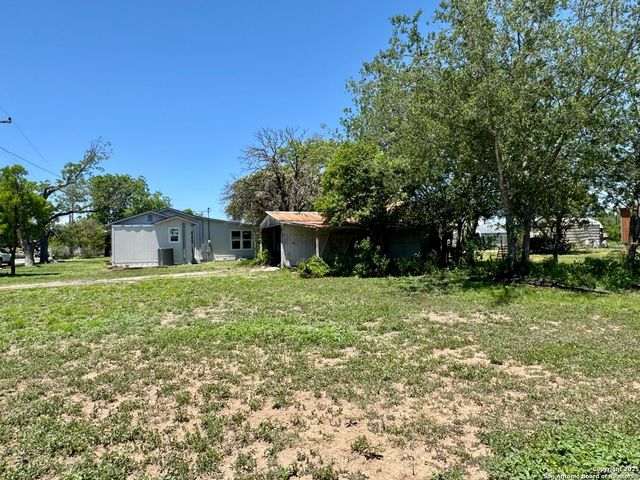 419 W Culberson, Sabinal, TX 78881