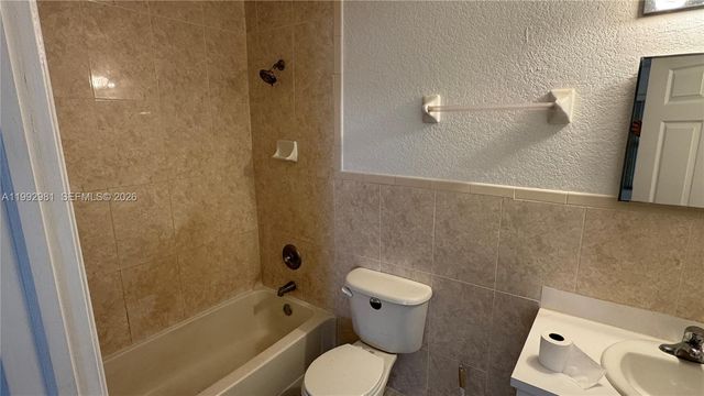 3211 NW 191st St, Miami Gardens, FL 33056