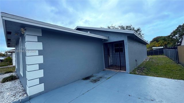 3211 NW 191st St, Miami Gardens, FL 33056